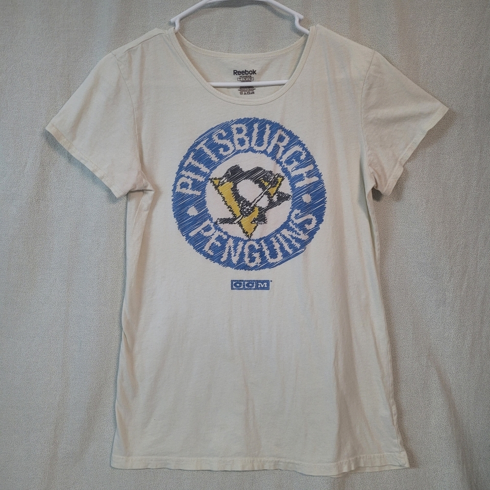 Reebok Pittsburgh Penguins Pale Yellow T-Shirt NHL Logo Womens LARGE, fitted